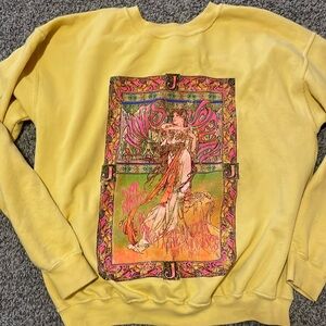 Cute vintage yellow crewneck